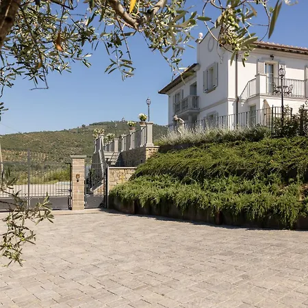 Lucia Villa Cortona